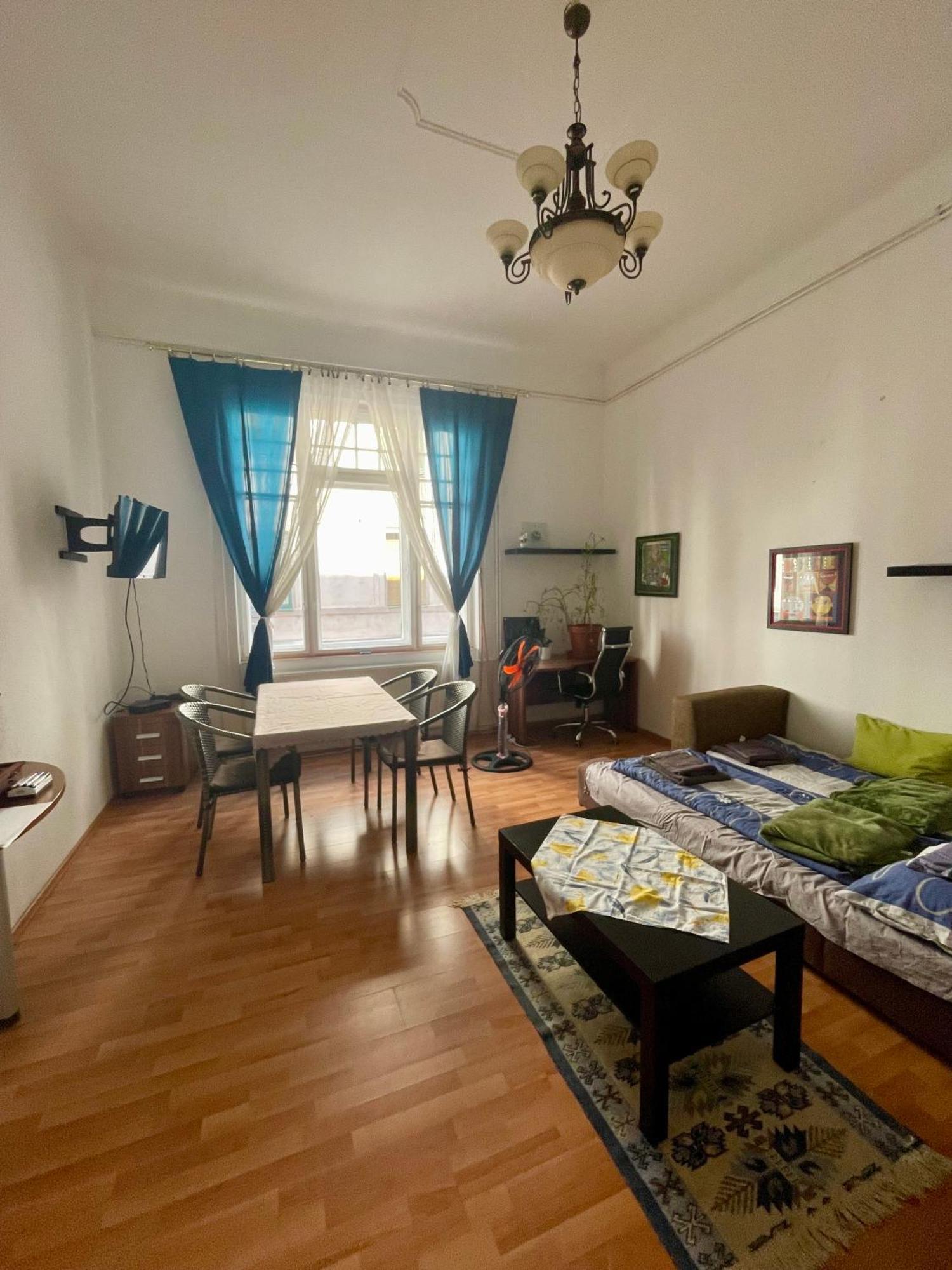 Kriszti Appartement Boedapest Buitenkant foto